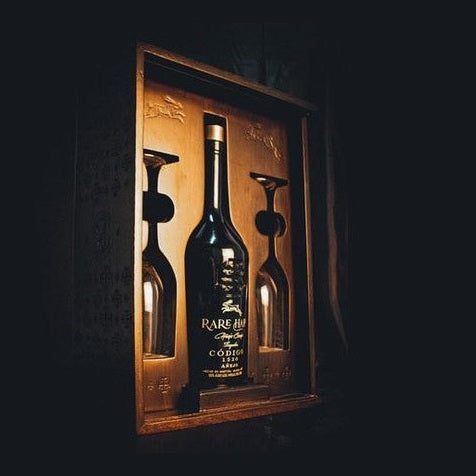 Codigo 1530 - Rare Hare Extra Anejo Tequila Playboy Edition with 2 Glasses - TIPXY